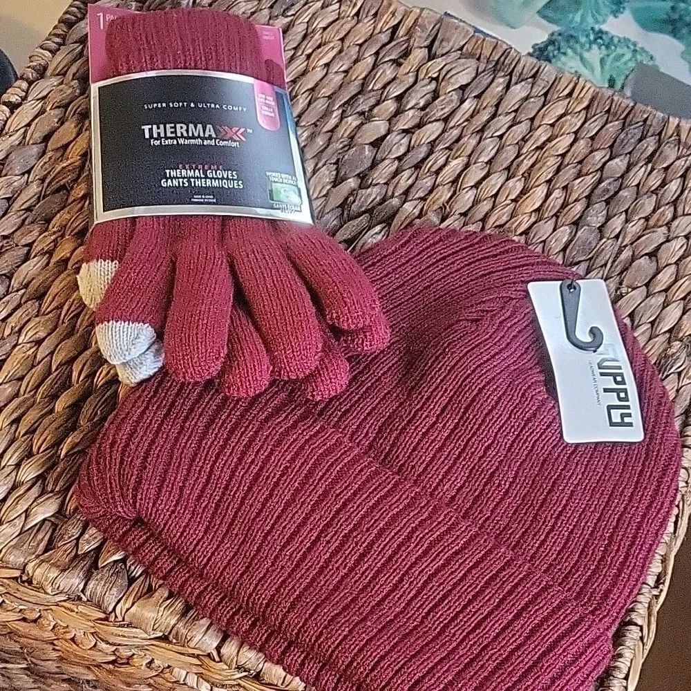 ThermaXX GloveS And SUPPLY Burgandy Hat